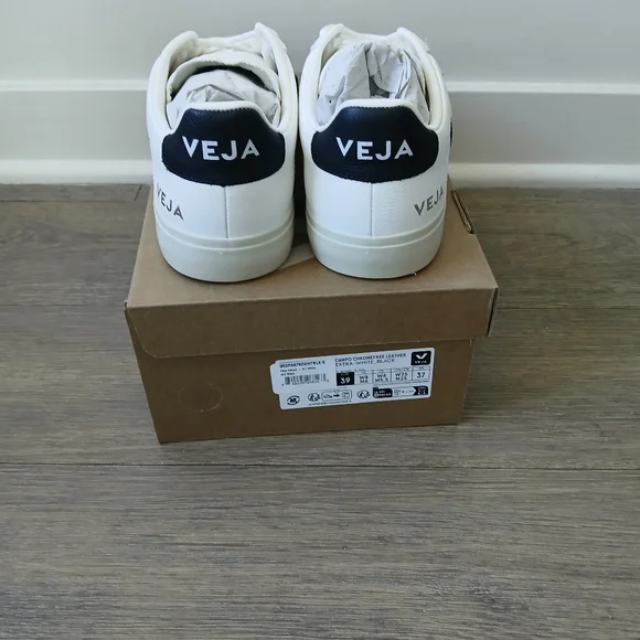 Veja Campo Leather Sneakers - Picture 7 of 11